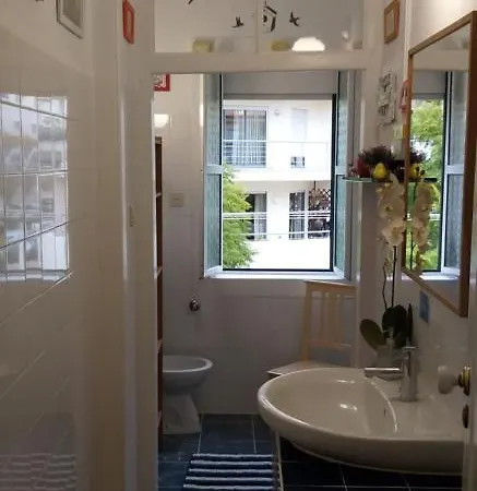 民宿 The Lisbon'S Light - Bed And Breakfast - Apartment Shared With The Hosts Lisboa